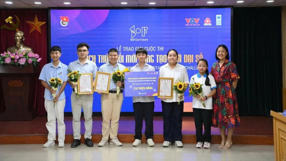 Awards presented to Youth Digital Innovation Challenge winners